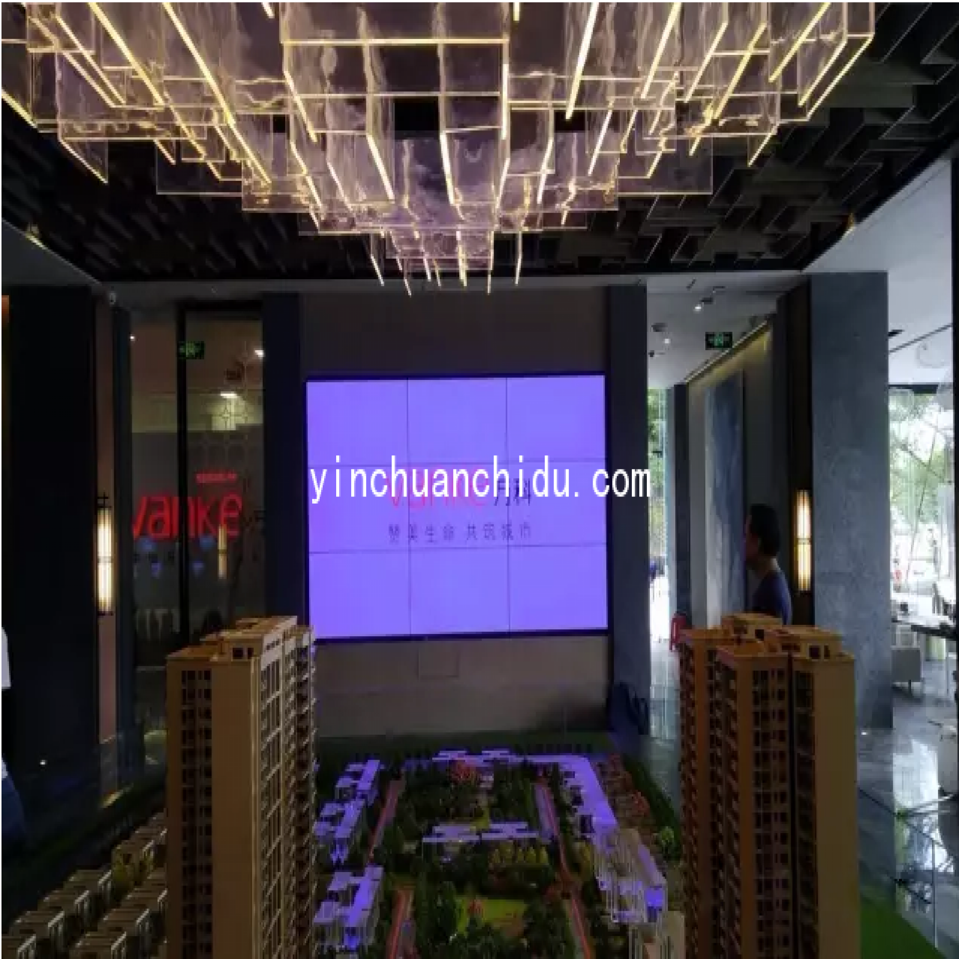 这是个看脸的时代,银川液晶拼接屏提升售楼部“颜值”